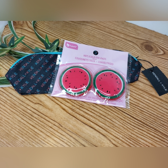 Kendall And Kyle Makeup Brush Case Bonus Hot And Cold Watermelon Eyepads - Picture 8 of 11